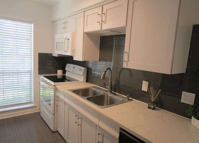 1045  Shook Ave Unit 146 H, Olmos Park, TX 78212 — photo 3