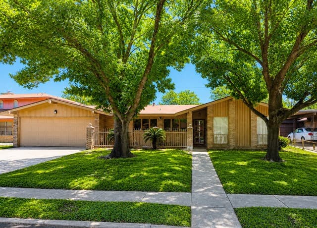 1210 Fontaine Dr
