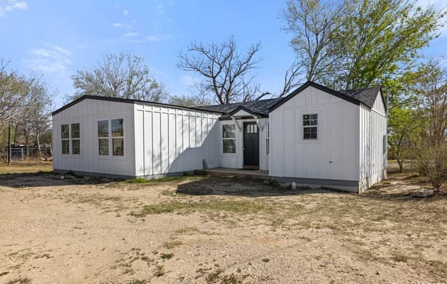 362  Avenue J, Poteet, TX 78065 — photo 2