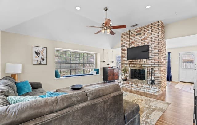 9219  Broxton Dr, San Antonio, TX 78240 — photo 2