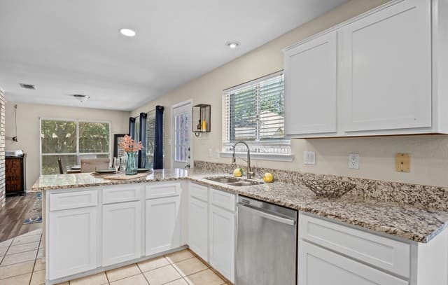 9219  Broxton Dr, San Antonio, TX 78240 — photo 6