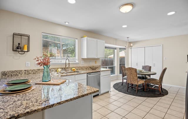 9219  Broxton Dr, San Antonio, TX 78240 — photo 8