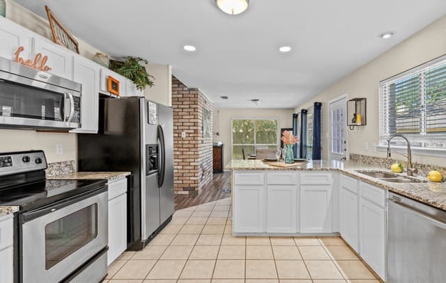9219  Broxton Dr, San Antonio, TX 78240 — photo 9
