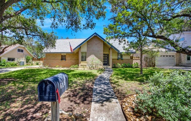 615 Serenade Dr