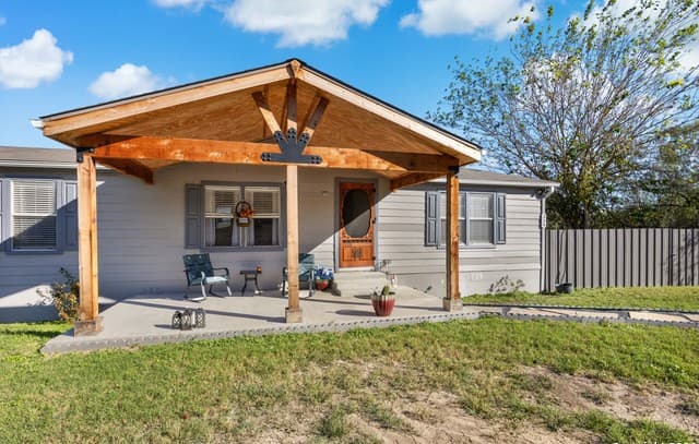 339 County Road 5631, Castroville, TX 78009