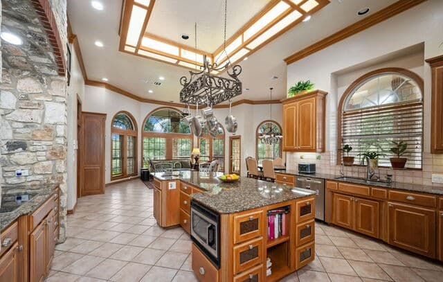 8040  Rolling Acres Trail, Fair Oaks Ranch, TX 78015 — photo 11