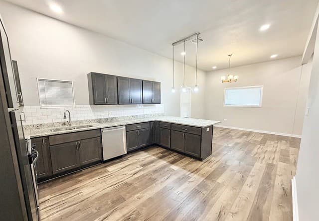 105  Dewitt, San Antonio, TX 78204 — photo 5