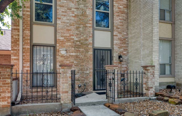 11303  Vance Jackson Unit L2, San Antonio, TX 78230 — photo 2