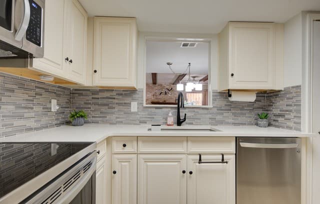 11303  Vance Jackson Unit L2, San Antonio, TX 78230 — photo 7
