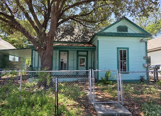 244 Keller St