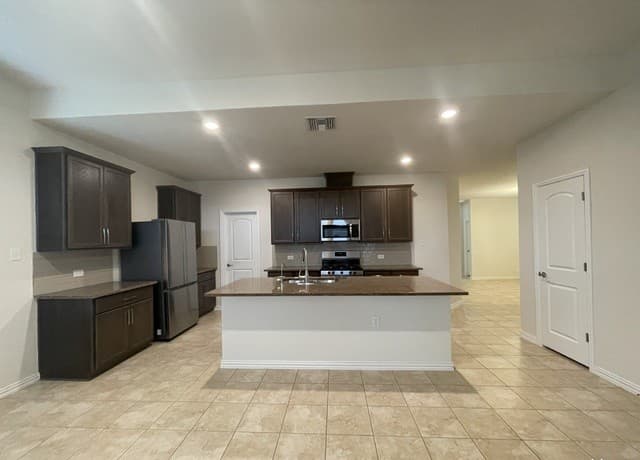 2241  Windswept Way, New Braunfels, TX 78132 — photo 4