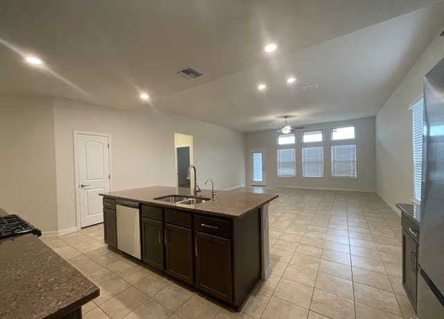 2241  Windswept Way, New Braunfels, TX 78132 — photo 7
