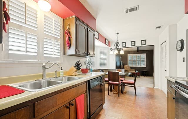 5819  Dean Martin St, San Antonio, TX 78240 — photo 9