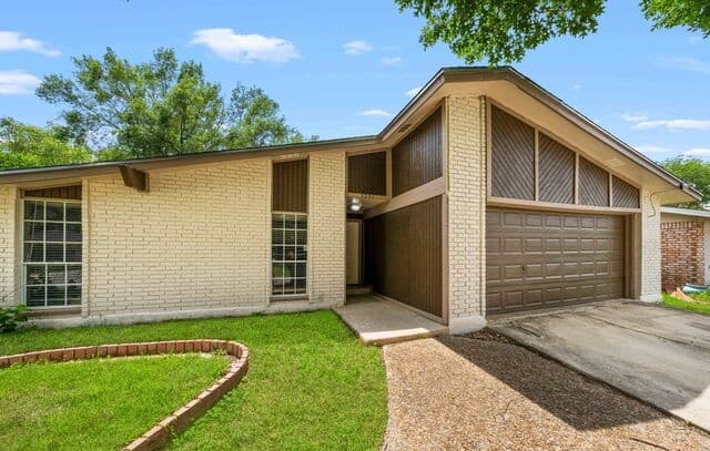 5001  Wedgewood Dr, Schertz, TX 78108 — photo 3