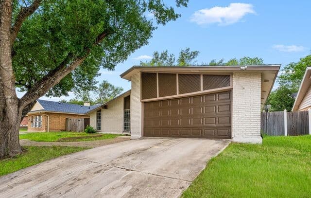 5001  Wedgewood Dr, Schertz, TX 78108 — photo 5