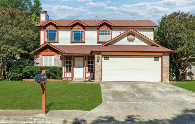 7223 Pine Br