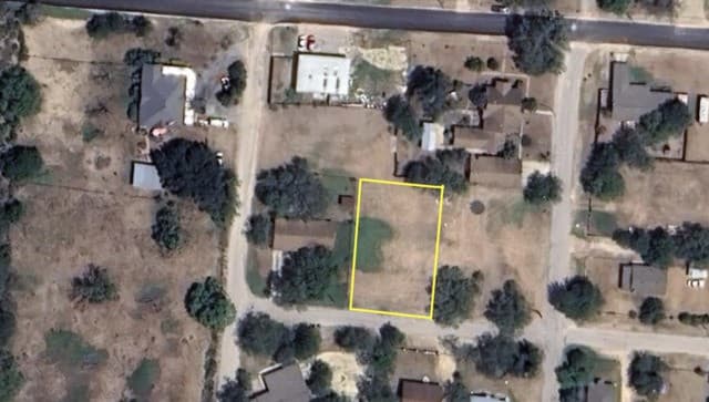 704  Curtis, Devine, TX 78016 — photo 4