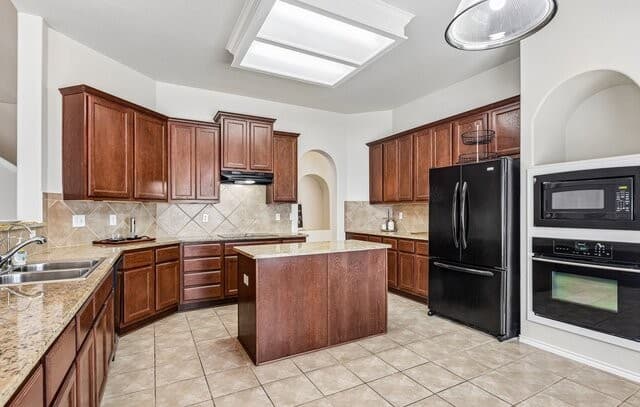 24806  Cloudy Crk, San Antonio, TX 78255 — photo 12