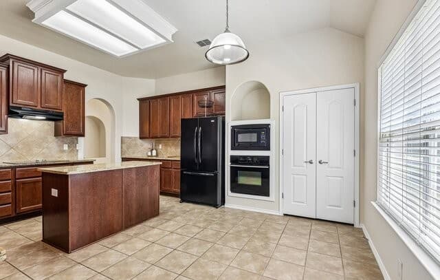 24806  Cloudy Crk, San Antonio, TX 78255 — photo 14