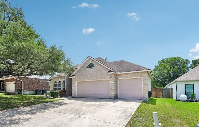 24806  Cloudy Crk, San Antonio, TX 78255 — photo 3