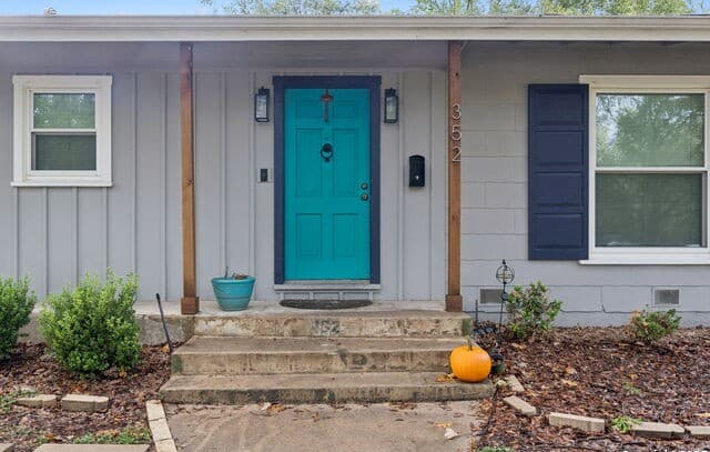 352 Larchmont Dr