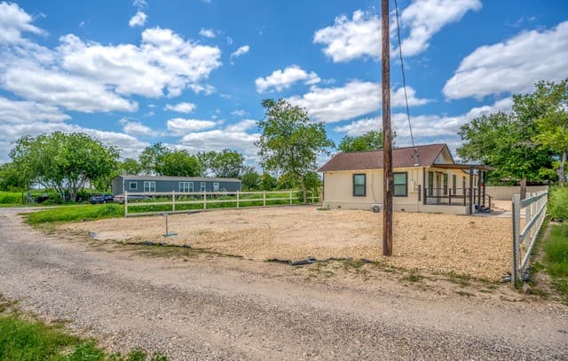 8701  County Road 128, Floresville, TX 78114 — photo 2