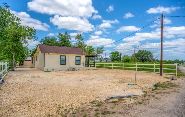 8701  County Road 128, Floresville, TX 78114 — photo 4