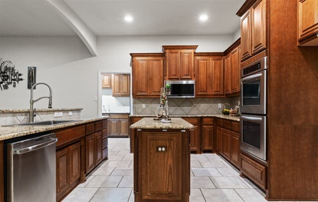 9715  Wind Gate Pkwy, San Antonio, TX 78254 — photo 7
