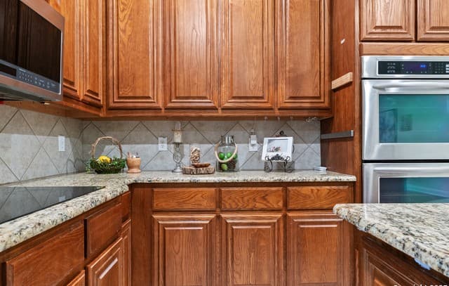 9715  Wind Gate Pkwy, San Antonio, TX 78254 — photo 8