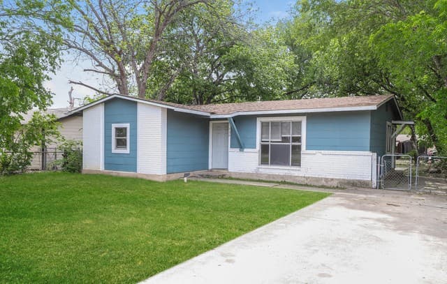 738  Sterling Drive, San Antonio, TX 78220 — photo 2