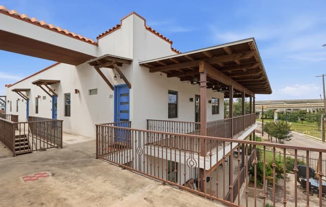 1542 N Alamo St Unit 201