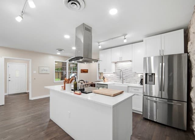 19214  Grey Forest, Helotes, TX 78023 — photo 11