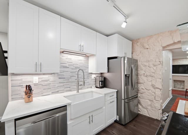 19214  Grey Forest, Helotes, TX 78023 — photo 15