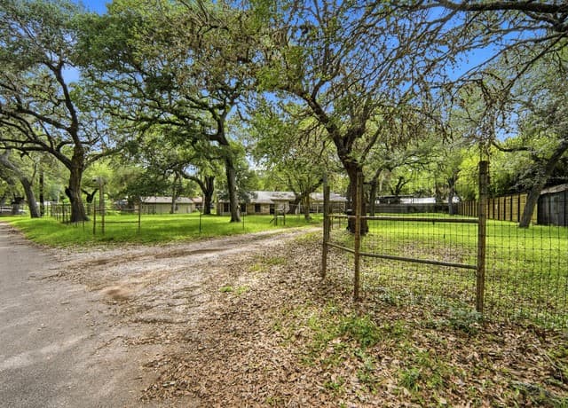 19214  Grey Forest, Helotes, TX 78023 — photo 2