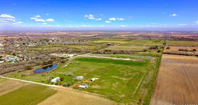 11014  County Road 584, LaCoste, TX 78039 — photo 10