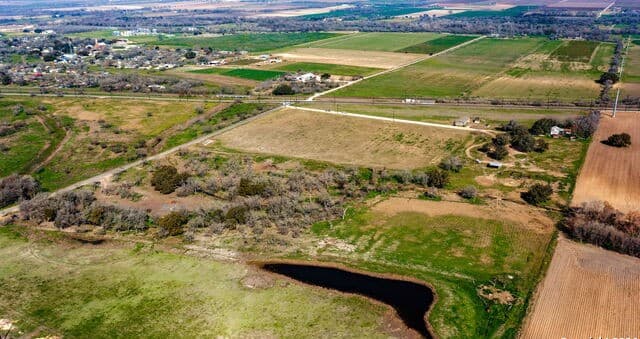 11014  County Road 584, LaCoste, TX 78039 — photo 12