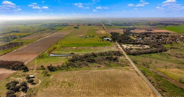 11014  County Road 584, LaCoste, TX 78039 — photo 2