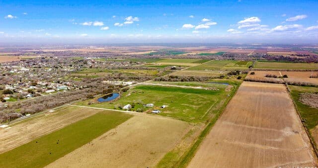 11014  County Road 584, LaCoste, TX 78039 — photo 9
