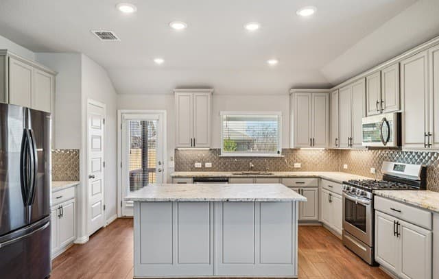 2034  Egret Ave, New Braunfels, TX 78132 — photo 9
