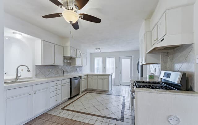 1221  Encino Dr, Pleasanton, TX 78064 — photo 3