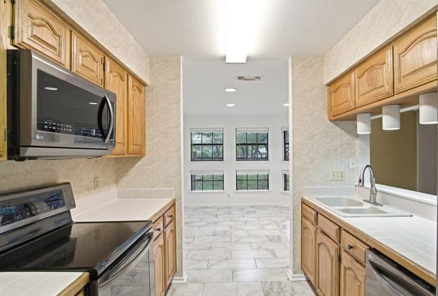 7930  Roanoke Run Unit 503, San Antonio, TX 78240 — photo 12