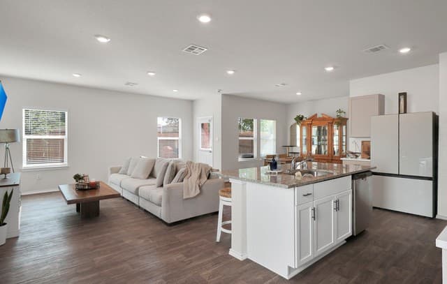 7214  Salado Creek Pkwy, San Antonio, TX 78223 — photo 10