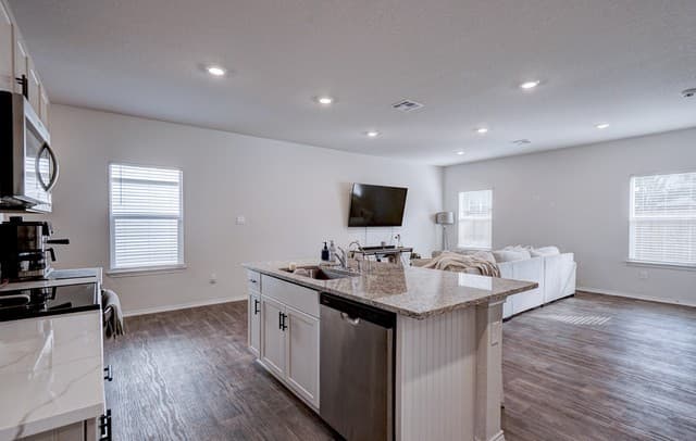 7214  Salado Creek Pkwy, San Antonio, TX 78223 — photo 13
