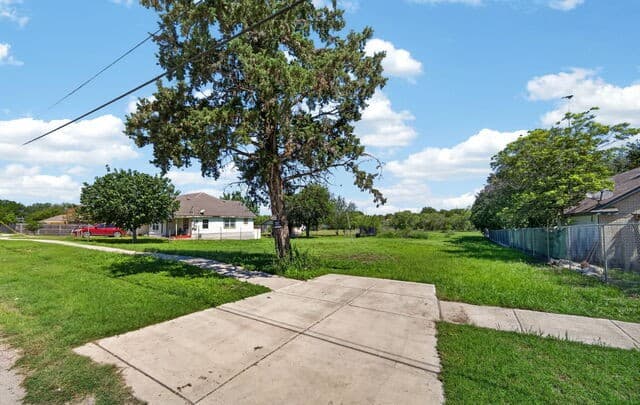 235 W Baetz Blvd, San Antonio, TX 78221 — photo 11