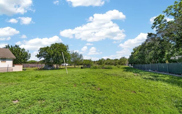 235 W Baetz Blvd, San Antonio, TX 78221 — photo 12