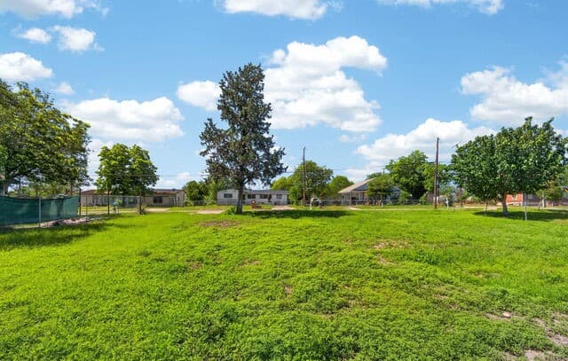 235 W Baetz Blvd, San Antonio, TX 78221 — photo 14