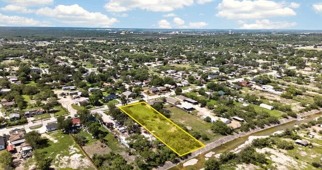235 W Baetz Blvd, San Antonio, TX 78221 — photo 5