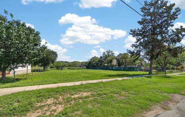 235 W Baetz Blvd, San Antonio, TX 78221 — photo 9