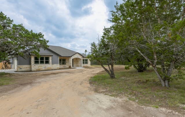 490  North Star Dr, Bandera, TX 78003 — photo 2