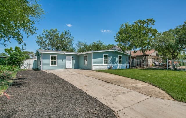 7518  Sleepy Valley Dr, San Antonio, TX 78242 — photo 2